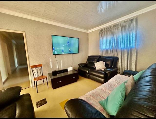 4 BEDROOM HOUSE FOR SALE IN VANDERBIJLPARK CW 4